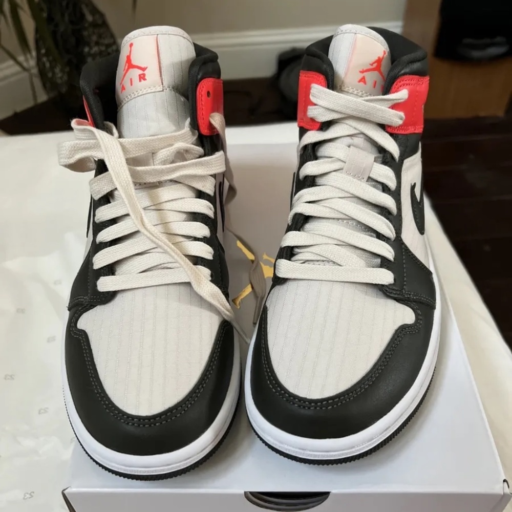 Women’s Nike sneakers size 7.5